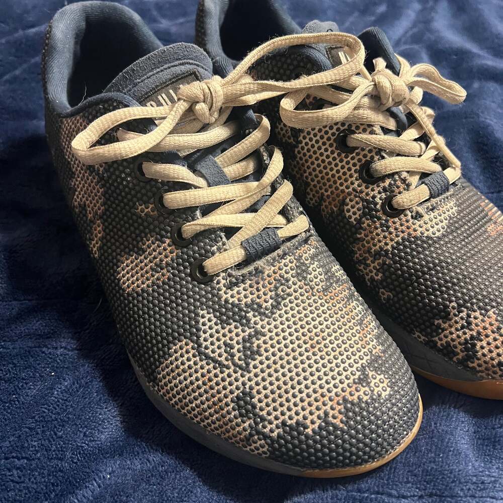 NOBULL SuperFabric Outwork Trainer Dark Floral Gum Shoes size 7.5 in women’s siz